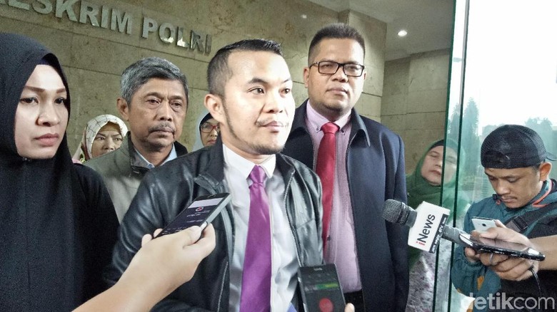 Jemaah Umrah Korban PT GAM Minta Bareskrim Periksa Ustaz Guntur Bumi Jemaah Umrah Korban PT GAM Minta Bareskrim Periksa Ustaz Guntur Bumi