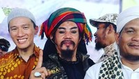 Limbad diam-diam telah hijrah dan tengah memperdalam ilmu agama. Foto: Dk. Instagram/limbadindonesia