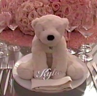 Dekorasi pesta yang cantik dan girlie dengan ornamen mawar pink berwarna pink pastel. Foto: istimewa