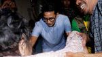 Aksi Sandiaga Tinjau Lokasi Banjir di Kampung Arus