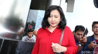 Esther yang diperiksa untuk Anang hanya mengaku tak kenal eks bos PT Quadra Solution.