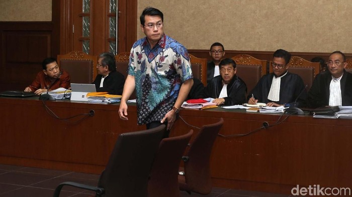 Jaksa Cecar Kakak Andi Narogong soal Pemberian Uang ke Sugiharto