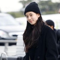 Pemain While You Were Sleeping, Bae Suzy juga tetap tampil menawan meski tanpa makeup saat terlihat di bandara Incheon beberapa waktu lalu. Foto: Istimewa