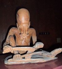  Asmat  Perahu dan Patung 