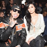 Sebelum keduanya putus, Kylie Jenner dan Tyga merayakan Valentine dengan cara romantis. Keduanya berkeliling New York menggunakan helikopter. Tyga juga memberikan Kylie Jenner sebuah hadiah jam seharga US$ 50 ribu atau sekitar Rp 700 juta.  Foto: Getty Images