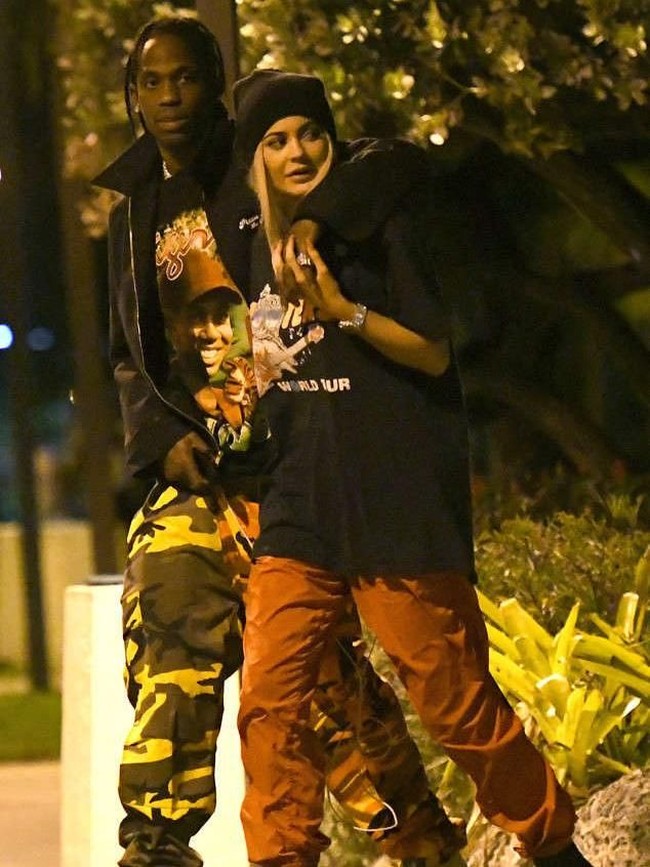 16 April 2017, Kylie digosipkan pacaran dengan Travis Scott setelah keduanya terlihat mesra saat datang bersama ke Coachella.  Foto: Ist.