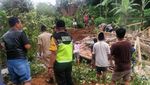 Penampakan Longsor di Rel KA Cigombong Bogor Timpa Rumah Warga