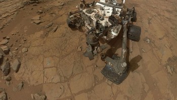 Selama menjalani misinya, Curiosity sering mengirim potret dirinya sendiri selama di Mars. Foto: NASA