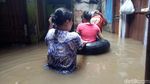 Melihat Lebih Dekat Kondisi Banjir 125 Cm di Kampung Melayu Melihat Lebih Dekat Kondisi Banjir 125 Cm di Kampung Melayu