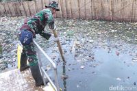 Dinas Lingkungan Temukan Limbah Tekstil dan Kertas di Citarum