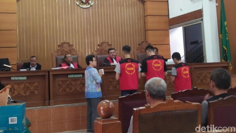 Sidang 1 Ton Sabu, 3 Terdakwa Dijanjikan Upah hingga Rp 150 Juta Sidang 1 Ton Sabu, 3 Terdakwa Dijanjikan Upah hingga Rp 150 Juta