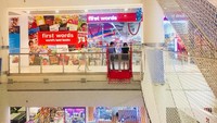 Foto: Akses masuk menuju wahana permainan yang terletak di lantai 3 mal. Pemandangannya langsung ke dasar mal lho (@airzone_sg/Instagram)
