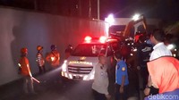 Saat ini 3 ekskavator dioperasikan mengeruk tanah longsoran. (Foto: Bil Wahid-detikcom)