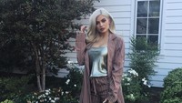 Kylie Jenner telah mengumumkan kelahiran sang putri pekan lalu. Selama ini ia ternyata telah menutup-nutupi kehamilannya. Foto: Getty Images, Instagram