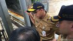 Momen Anies Pantau Pintu Air Manggarai dan Ambil Foto Ketinggian Air