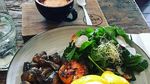 Lapar atau Pengin Ngopi? Kafe Ini Punya Pilihan Kopi dan Makanan Enak
