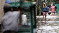 Akibatnya Kali Ciliwung meluap dan menyebabkan banjir.