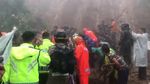 Dramatis, Ini Detik-detik Evakuasi Korban Tertimbun Longsor Puncak