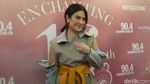 Penampilan Dian Sastro dengan Kain Sumba
