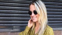 Amanda sendiri dikenal sebagai sosialita dan wanita karier yang bekerja di majalah Marie Claire. (Instagram/@amandahearst).