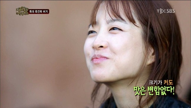 Pada variety show SBS Law of the Jungle, Park Bo Young keluar dengan wajah polos dan rambut acak-acakan di pagi hari. Foto: Istimewa