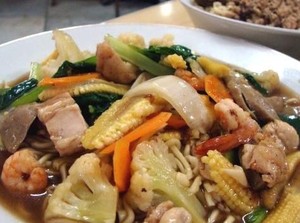 Ah.. Sedapnya Mendung Begini Makan Cap Cay Kuah Hangat