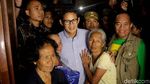 Aksi Sandiaga Tinjau Lokasi Banjir di Kampung Arus
