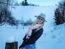 Mengintip Aksi Atlet Seksi Bintang Iklan GoPro