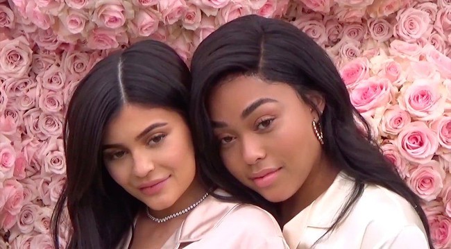 Baby shower digelar Kylie Jenner secara diam-diam, di tengah maraknya spekulasi kehamilan wanita 20 tahun ini. Kini setelah kelahiran putrinya terungkap, Kylie pun berbagi momen baby shower. Foto: istimewa