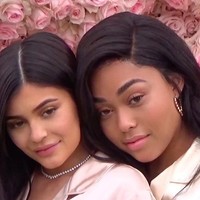 Baby shower digelar Kylie Jenner secara diam-diam, di tengah maraknya spekulasi kehamilan wanita 20 tahun ini. Kini setelah kelahiran putrinya terungkap, Kylie pun berbagi momen baby shower. Foto: istimewa