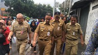 Anies tiba di lokasi sekitar pukul 15.00 WIB.