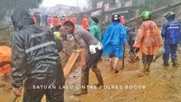 Longsor parah, tutup (jalur) total, dan ini hujan masih deras banget. Di Bendung Katulampa sudah siaga 1, kemungkinan Jakarta akan ada banjir, ujarnya.