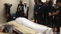 Mereka datang untuk melihat sahabat, rekan dan guru dalam dunia musik Tanah Air.