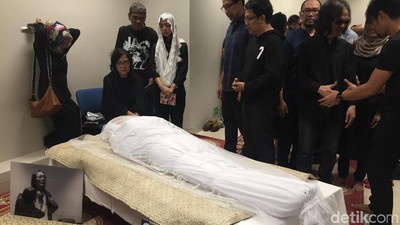 Sahabat dan Rekan Musisi Kunjungi Yockie Suryo Prayogo di RSPI