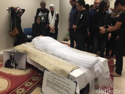 Sahabat dan Rekan Musisi Kunjungi Yockie Suryo Prayogo di RSPI