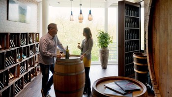 Disediakan juga ruang wine. Foto: google