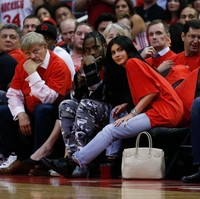 Pada Agustus 2017, Kylie digosipkan hamil dengan Travis Scott. Gosip tersebut bersamaan dengan menghilangnya Kylie dari dunia hiburan dan media sosial.  Foto: Getty Images