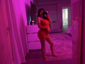 Foto: Melihat Perut Hamil Kylie Jenner yang Selama Ini Disembunyikan