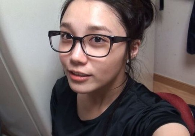 Eunji, leader grup penyanyi A Pink kerap kali tampil percaya diri dengan selfie walaupun tanpa makeup. Foto: Istimewa