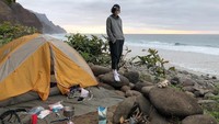 Sophia si Girlboss ternyata tidak cuma jago berbisnis, tapi juga suka pergi berlibur. Ia juga sering mengunggah perjalanannya di akun Instagram pribadinya (sophiaamoruso/Instagram)