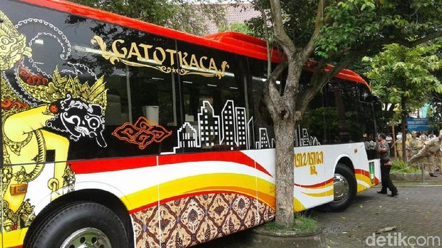 Wali Kota Solo Jadi Sopir, Bus Gatotkaca Tabrak Pohon