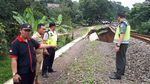 Potret Longsor di Bogor yang Hampir Menyentuh Rel Kereta