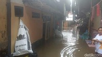 Penampakan banjir di  RT 013 RW 004 Kampung Melayu, Jakarta Timur. Penampakan banjir di  RT 013 RW 004 Kampung Melayu, Jakarta Timur.