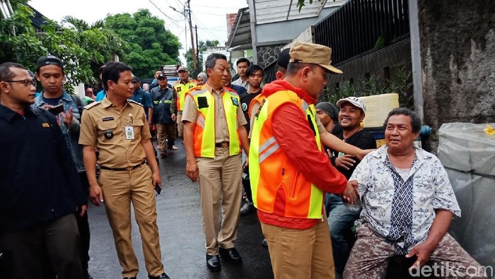Wakil Wali Kota Jaksel Pantau Banjir di Rawajati