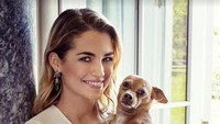 Di Instagram pribadinya @amandahearst ia beberapa kali tampil bersama anjing kesayangan. (Instagram/@amandahearst).