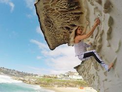 Mengintip Aksi Atlet Seksi Bintang Iklan GoPro