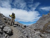 Trek berbatu saat menuju ke Puncak Carstensz (Afif Farhan/detikTravel)