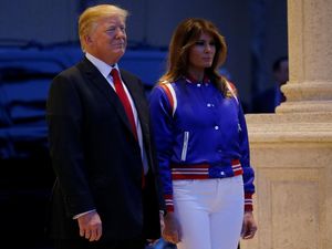 Foto: Tampil Elegan Sporty, Melania Trump Pakai Jaket Bomber Rp 27 Juta