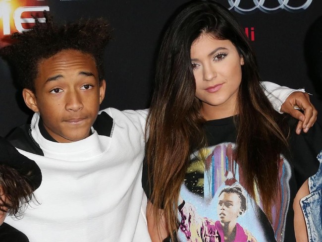 Kylie Jenner pernah menjalin hubungan spesial dengan anak dari Will Smith, Jaden Smith. Mereka pacaran di 2013 saat Kylie masih berusia 13.  Foto: Getty Images