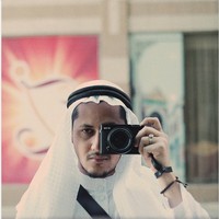 Ketampanan Keenan Pearce semakin terpancar saat ia melaksanakan ibadah umroh. Ia berangkat umroh bersama adiknya, Pevita Pearce. Memakai kain sorban di kepala dan kaca mata hitam membuat Keenan Pearce sukses memesona penggemarnya. Foto: Instagram